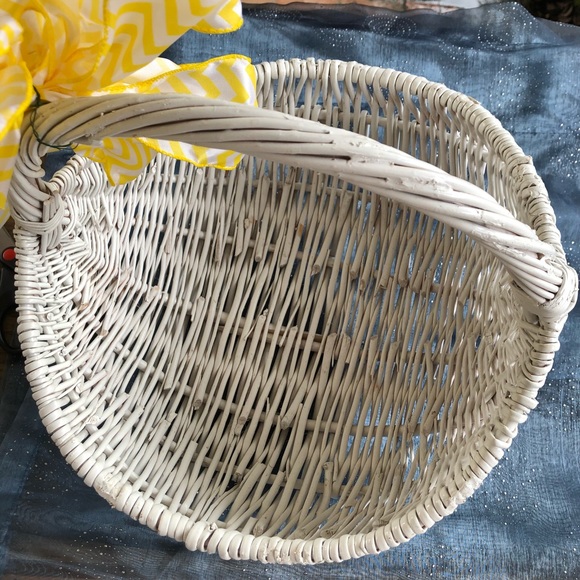 White Egg Shaped Basket with handle and Yellow Bow - Picture 6 of 8
